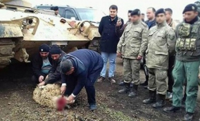 Yörük anası sınırdaki askerler için kurban kesti