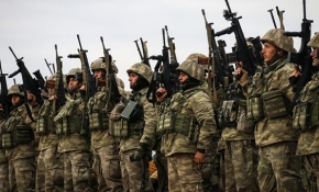 Zeytin Dalı Harekatı'na katılan Türk komandolar Azez'de yemin etti