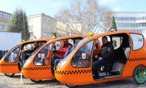 Türkiye'de bir ilk... Ücretsiz elektrikli bisiklet taksi yollarda