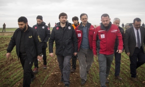 AFAD Başkanı Güllüoğlu ve Türk Kızılayı Genel Müdürü Altan Azez'de