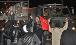 Sevgi ve destek gösterileriyle Suriye sınırına askeri sevkiyat