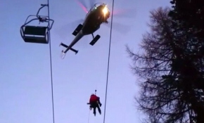 Telesiyejde mahsur kalan 150 kayakçı helikopterle kurtarıldı