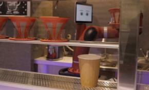 Japonya'da bir kafede kahveyi robotlar hazırlıyor