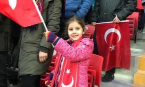 Minik Sudenaz'dan duygulandıran hareket