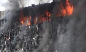 Çin’de 20 katlı bir bina alevler içinde kaldı