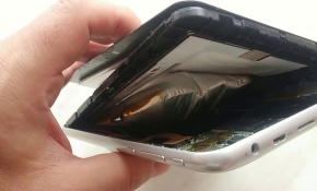 Telefon bataryası patladı