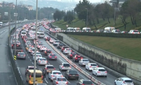 İstanbul'da 'ikinci yarıyıl' trafiği