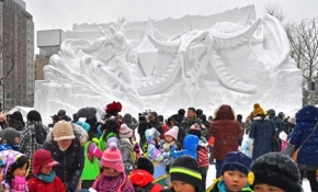 Japonya'da kar festivali ziyaretçilere kapılarını açtı