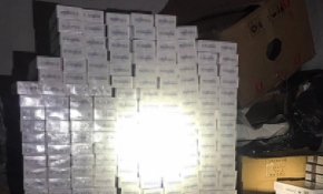 Yatak odasındaki gizli geçit kaçak sigaralara çıktı