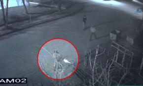 Muhtarın evine tüfekli saldırı anı güvenlik kamerasında