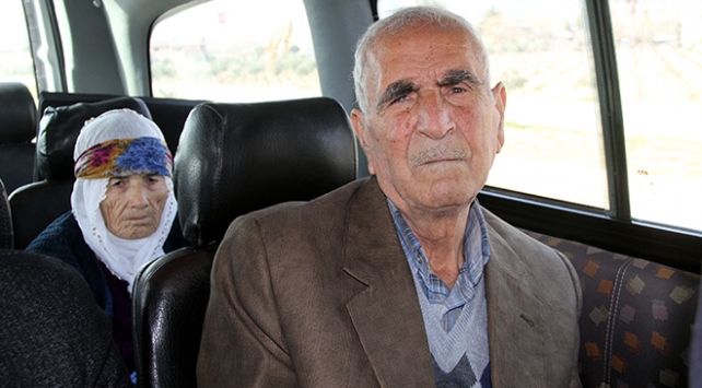 Mehmetçiğin kurtardığı Afrinli yaşlılar çocuklarına kavuştu