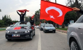 Mehmetçiğe destek sürüyor