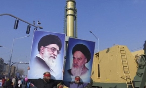 İran Devrimi'nin yıldönümünde yeni nesil füzelerle gövde gösterisi yapıldı