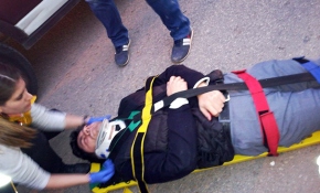 80 kilometre hızla giderken kamyonetten düşen yatağa çarptı