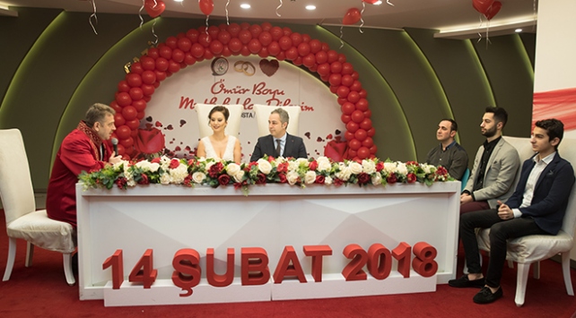 Çocuklar anne babalarının nikah şahidi oldu