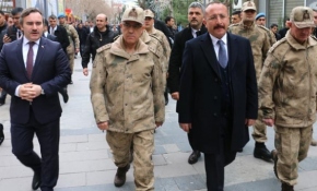 Jandarma Genel Komutanı Orgeneral Arif Çetin Siirt'te esnafı ziyaret etti