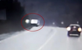 Otomobil defalarca takla attı