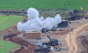 Topçu birlikleri Afrin'deki terör mevzilerini vuruyor