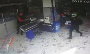 Adana'da oyuncak tabancayla gasp