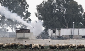 Afrin'in batısındaki terör mevzileri top atışlarıyla vuruluyor
