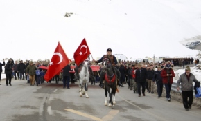 Bayburtlular Kop Dağı'nda şehitler için yürüdü