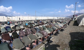 Komandolar cuma namazı kıldı