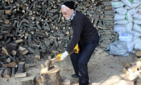 'İhtiyar Delikanlı' gençlere taş çıkarıyor