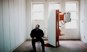 13 yıl önce kapanan Heybeliada Sanatoryumu'nda röntgen teknikeriydi, şimdi bekçiliğini yapıyor