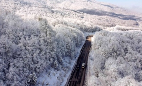 Kar yağışı Domaniç Dağları'nı beyaza bürüdü