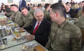 Başbakan Yıldırım, İstanbul'da Selimiye Kışlası'nı ziyaret etti