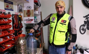 Bıraktığı sigaranın parasını biriktirerek 100 bin kilometre yol yaptı