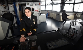 Doğu Akdeniz'in ortasında bir kadın subay