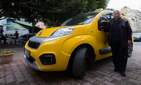 Antalya'nın taksici "Fatma abla"sı