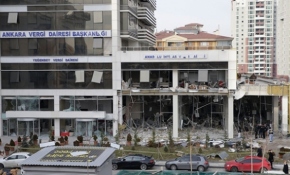 Başkentte Vergi Dairesi Başkanlığına bırakılan bombanın görüntüleri ortaya çıktı