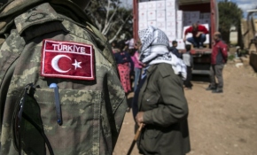 Cinderes'te terörden temizlenen köye insani yardım