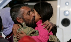 Afrinliler ÖSO'daki akrabalarına kavuştu