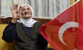 105 yaşındaki Fikriye ninenin Cumhurbaşkanı Erdoğan ile görüşme sevinci