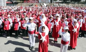 1380 çocuk işaret diliyle İstiklal Marşı’nı okuyarak rekor kırdı