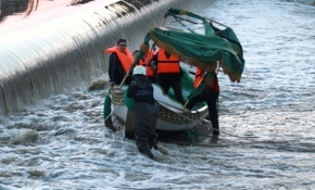 Bursa'da sandalda mahsur kalan 5 kişi kurtarıldı