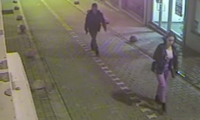 Çantasını çaldığı genç kızı yerde sürükledi