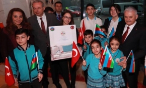 Azerbaycanlı öğrencilerden Afrin'deki Mehmetçiğe mektup