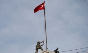 YPG/PKK'nın SÖZDE yönetim binasına Türk bayrağı çekildi