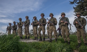 Türk komandosu savaş mağdurlarının umudu oldu