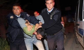 Adana'da ehliyetsiz sürücü kovalamacası