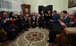 Başbakan Yıldırım ve Akar'dan şehit Usta'nın ailesine taziye ziyareti
