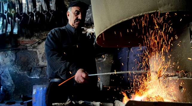 52 yıldır demire şekil veriyor