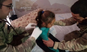 TSK, Afrin'de sivillere şifa dağıtıyor
