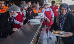 Afrin'de "yardım seferberliği" devam ediyor