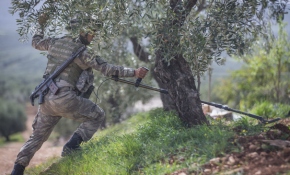 Mehmetçik Afrin'i YPG/PKK'nın tuzaklarından temizliyor