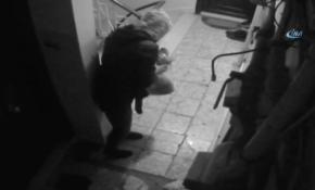 Hırsız, binayı soyup soğana çevirdi